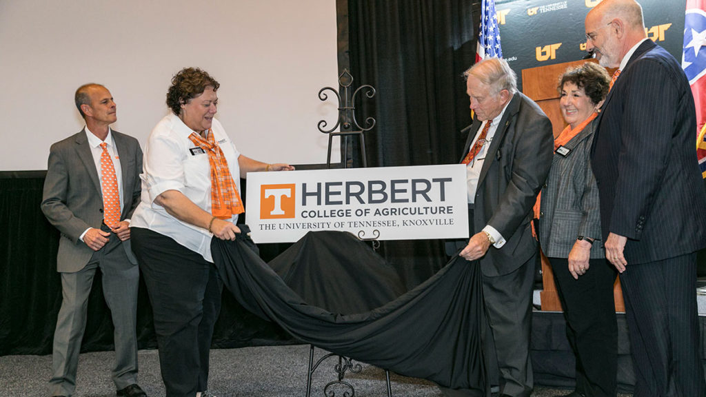 UT officials unveil the Herbert College of Agriculture name at the June 2018 Board of Trustees meeting