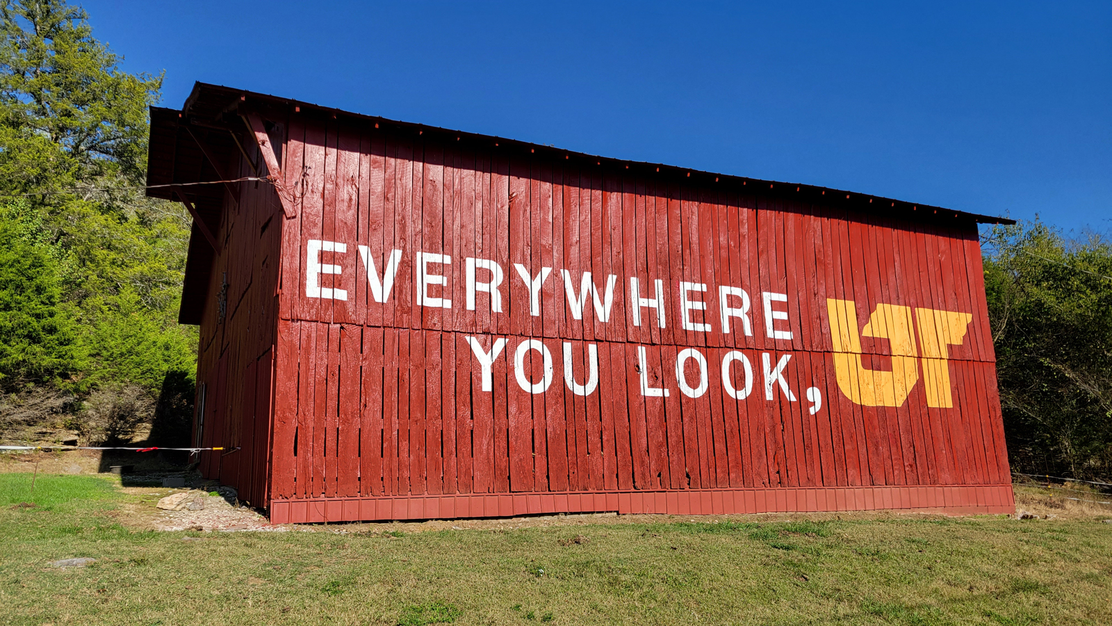 39th 'Everywhere You Look, UT' Mural on Barn at Friendship Acres Farm in  Giles County - UT System News